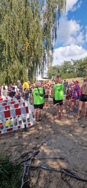 Helferinnen und Helfer an der Strecke