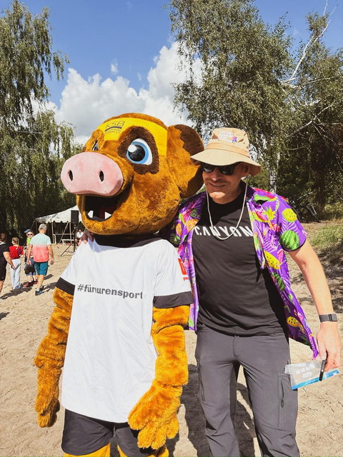 Das Maskottchen mit Gast